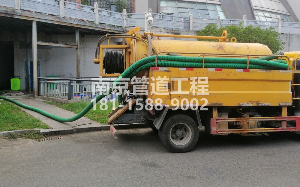 277建邺商场隔油池吸污