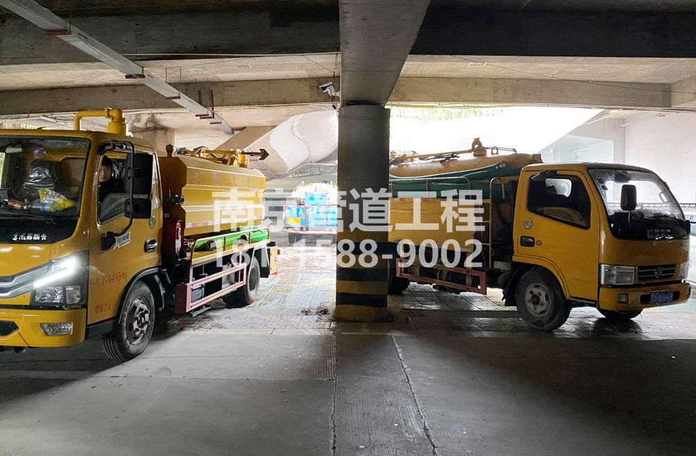 274建邺商场地下室化粪池清理